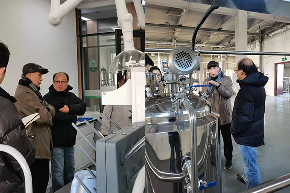 參觀設(shè)備 國(guó)際微生物專家-中科院劉志恒教授-蒞臨中威共商菌肥研究
